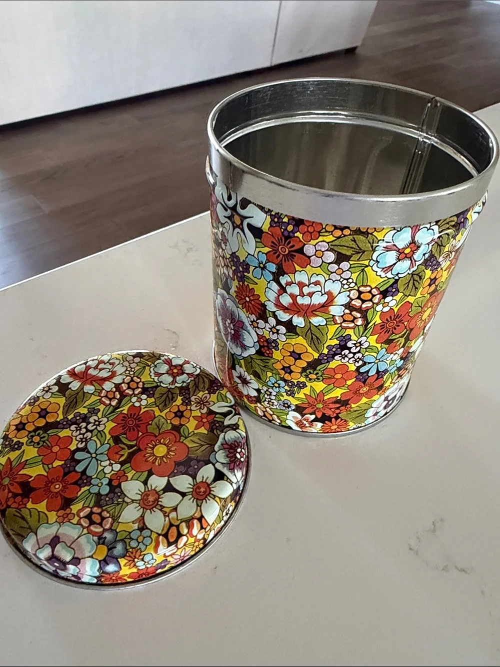 Vintage 1970 Floral Decorative Tin Canister - Multicolor Bloom - Picture 2 of 3